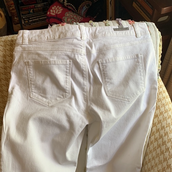 Lauren Conrad White Jeans - Size 10 - Picture 4 of 6